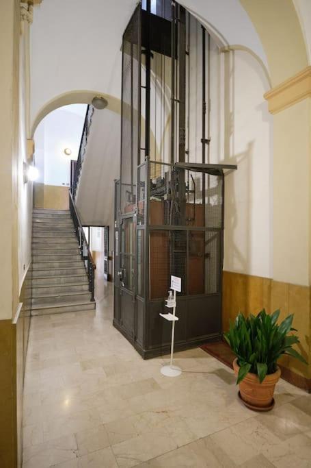 Lussuoso Appartamento Nel Cuore Del Centro Storico Bolonha Exterior foto