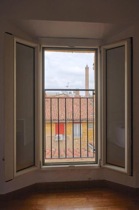 Lussuoso Appartamento Nel Cuore Del Centro Storico Bolonha Exterior foto